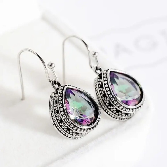 🌸2 For $15🌸 Droplet Crystal Dangle Earrings - Picture 4 of 5